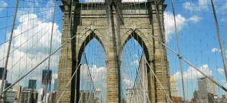 Tips for Walking the Brooklyn Bridge Like a Local