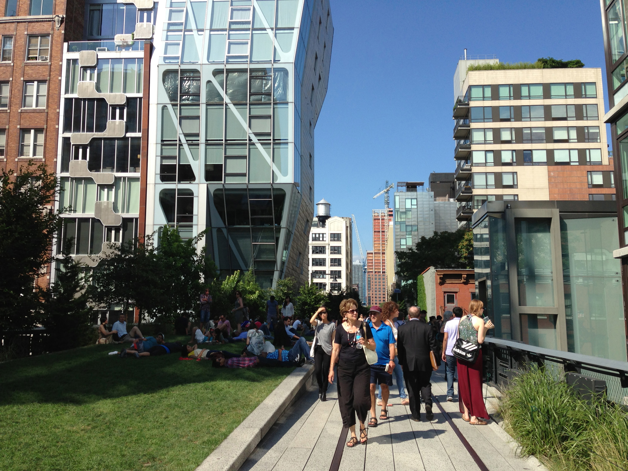 People strolling through NYC's Highline, one of the most popular sites in Manhattan neighborhoods. 