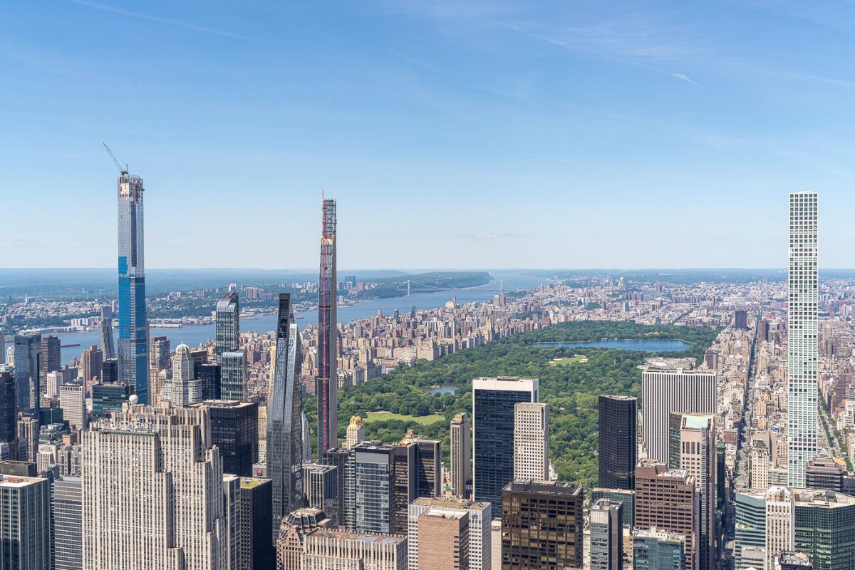 Tall skyscrapers fill Manhattan’s skyline, Central Park stretches through the center, and the Hudson River borders New York City.