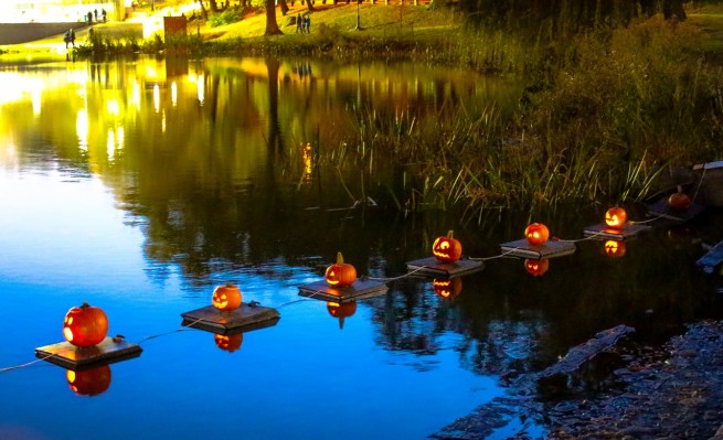 Pumpkin Sail, Central Park