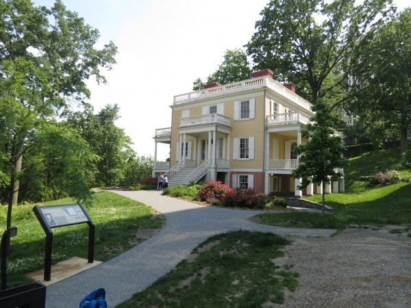 Photo by Malcolm manners. https://www.flickr.com/photos/mmmavocado/9329384661/in/photolist-nnduTn-fdpx2F-nBEDES-dtRuLu-fdDPpS-fdpwZP-fdpwLx-fdDRDj-fdpwVi-fdpwSr-fdpuwa-fdpurF