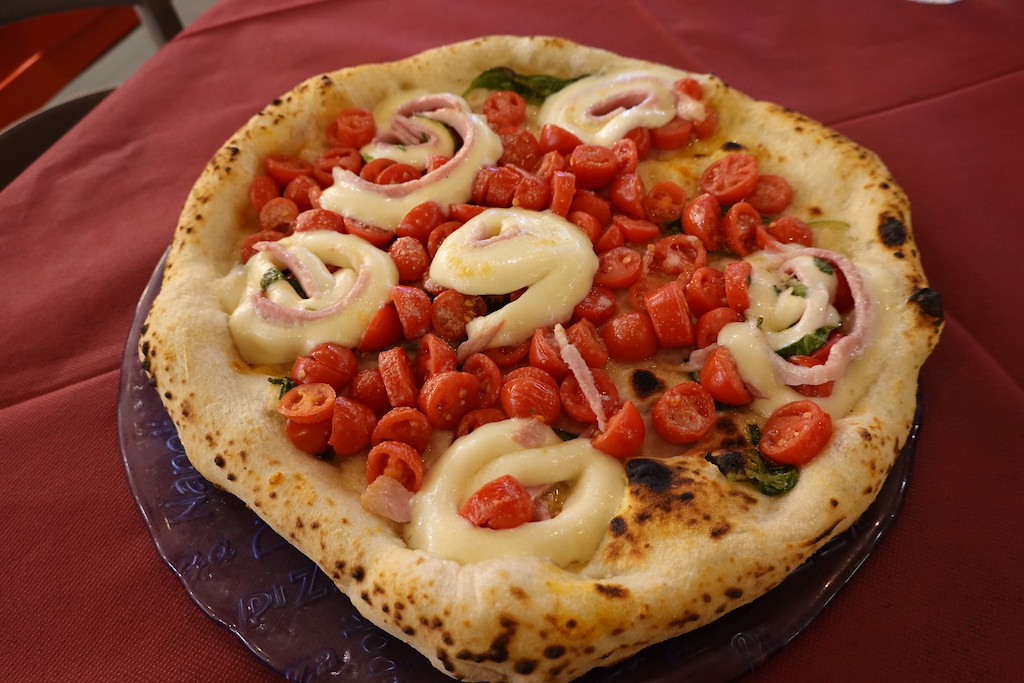 Girella neapolitan pizza in naples' famous Starita restaurant