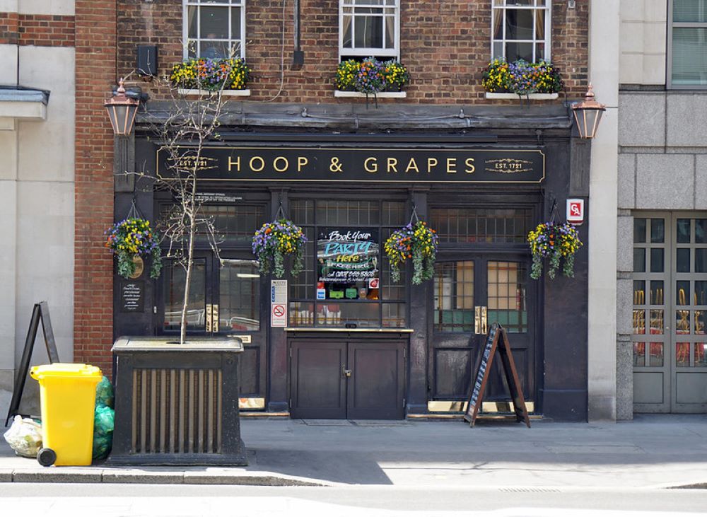 The outside facade of Hoop & Grapes pub in London