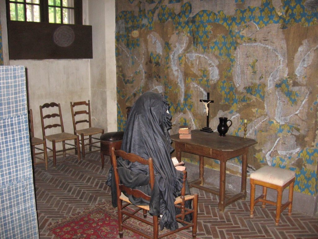 marie antoinette's cell in la conciergerie