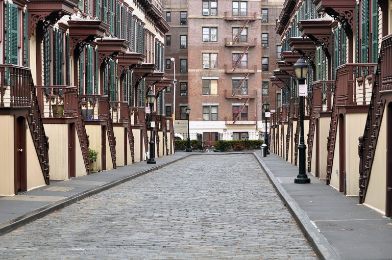 why is new york city important in the great gatsby