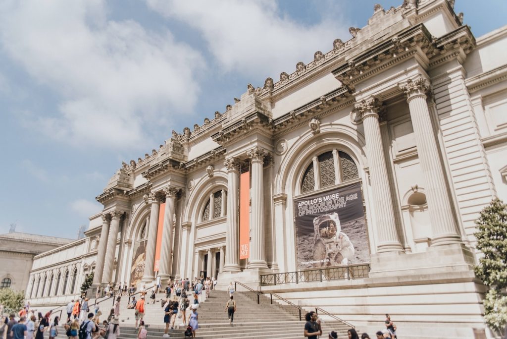 the met museum, outside