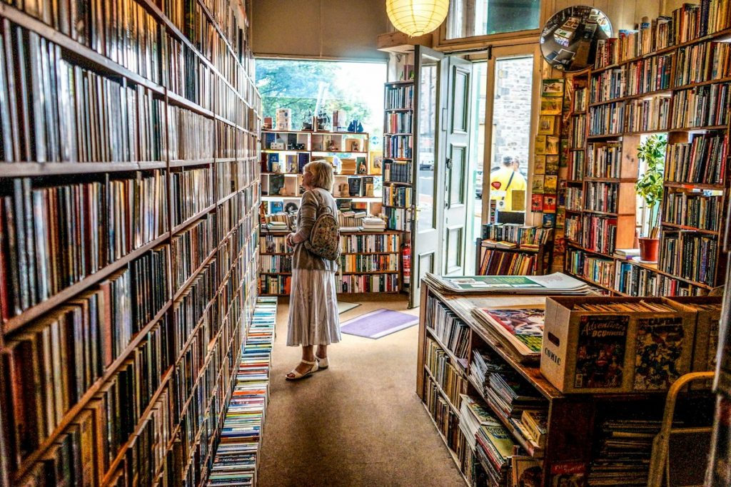 Person shopping in NYC at a used books shop 